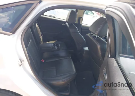 2013 Ford Focus Se z USA, uszkodzony, nr VIN 1FADP3F26DL259223